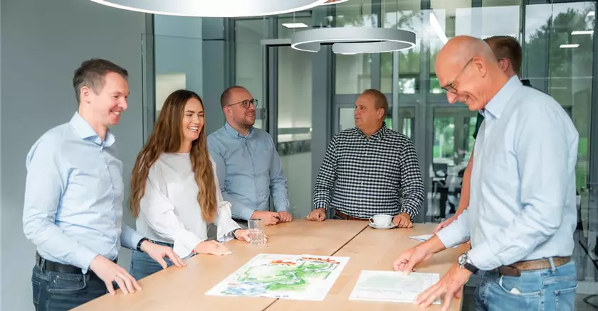 neumann-team-besprechung.jpg neumann-team-besprechung.jpg